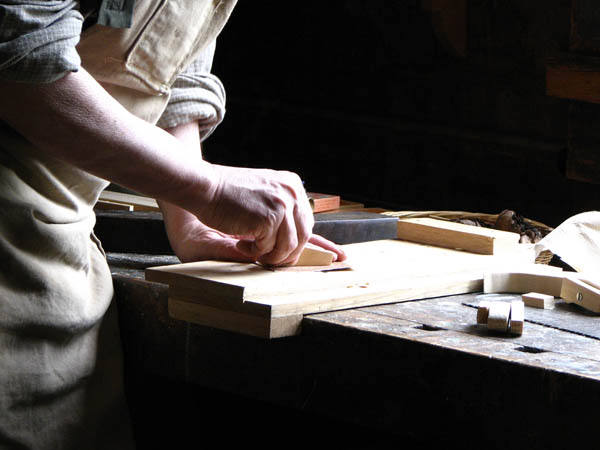 Ofrecemos un servicio de <strong>carpintería  de madera y ebanistería en Argentona</strong> adaptado a las necesidades del <strong>cliente</strong>.